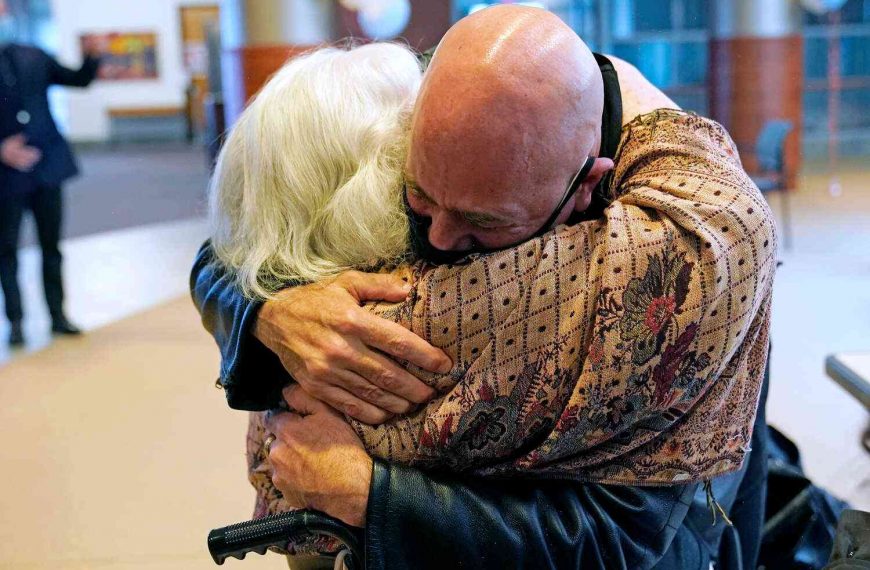 Nursing homes welcome relatives visiting relatives at home